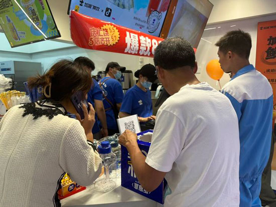 奶茶加盟什么品牌有实力?wnsr威尼斯茶饮加盟让你创业无忧!